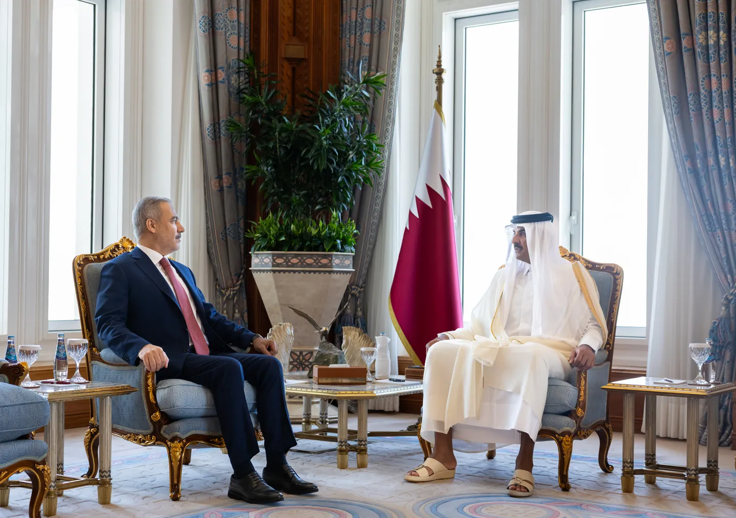 أمير قطر يستقبل وزير الخارجية التركي في الدوحة