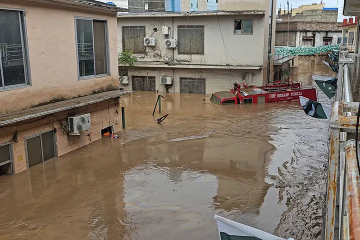 Death toll exceeds 300 as monsoon floods ravage Pakistan