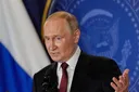 Самолет Путина пришлось заправлять за наличные