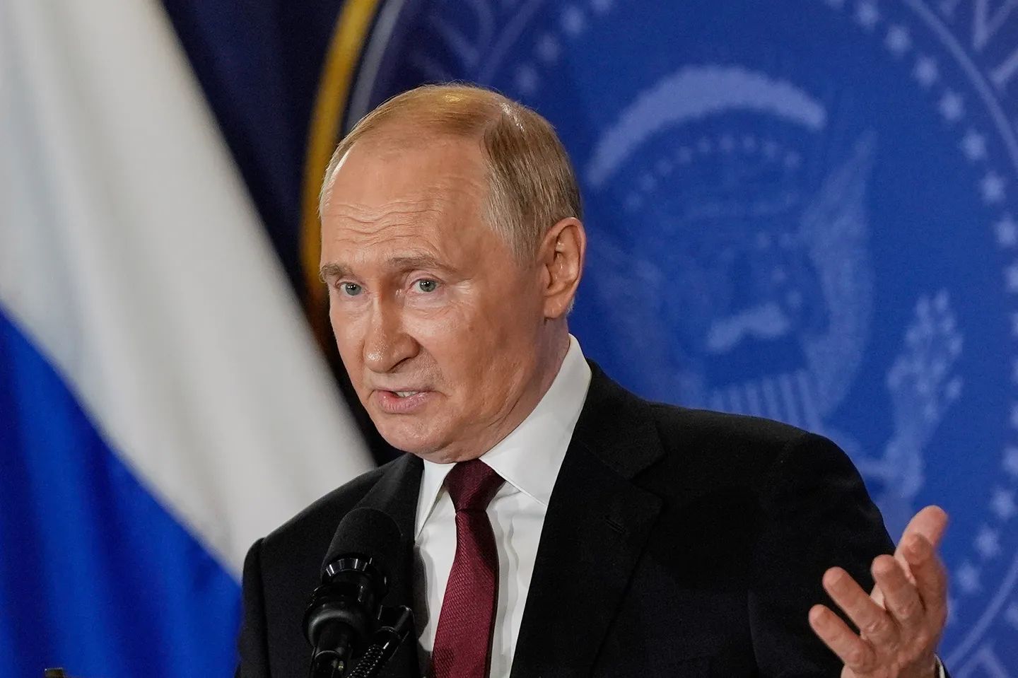 Самолет Путина пришлось заправлять за наличные