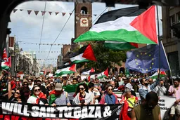 Marshim masiv në Amsterdam kundër luftës në Gaza dhe sulmeve ndaj gazetarëve