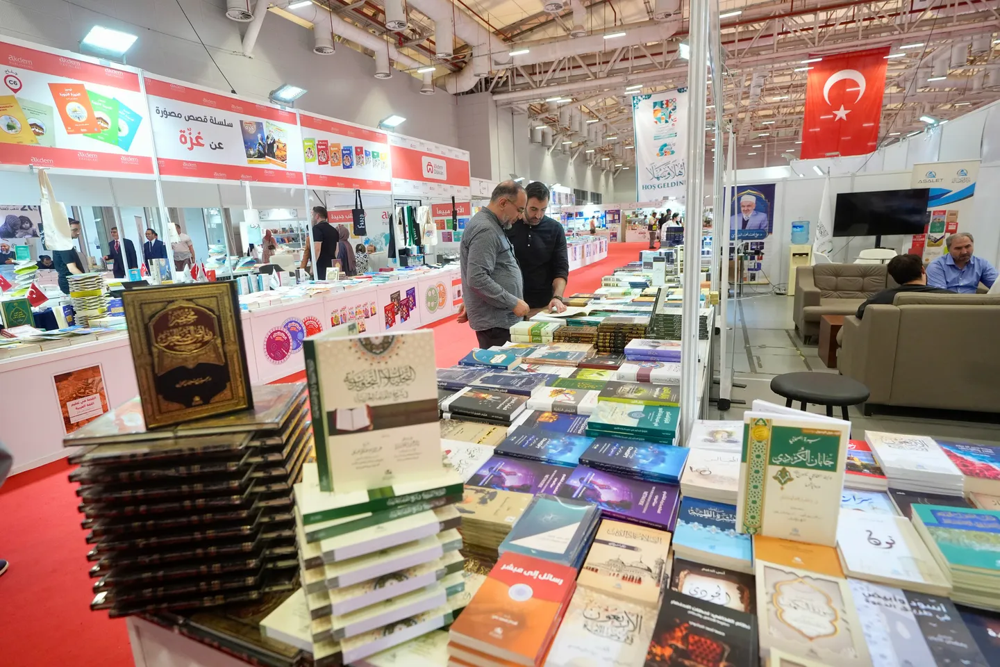 "بحبر الدم وصدق العاطفة".. معرض إسطنبول الدولي للكتاب العربي يبرز مؤلفات الأسرى الفلسطينيين