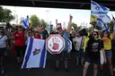 Protestuesit bllokojnë rrugët e Tel Avivit, kërkojnë marrëveshje për lirimin e pengjeve