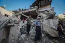 Palestinski mladić spašen iz ruševina nakon izraelskog napada u Gazi