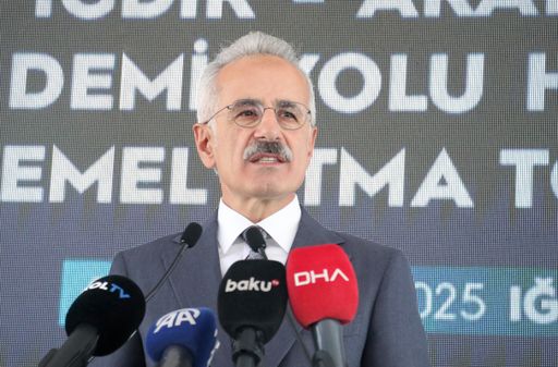 تركيا تعلن عن اجتماع مع سوريا والأردن لتنظيم النقل البري وإحياء مشاريع السكك الحديدية والمطارات