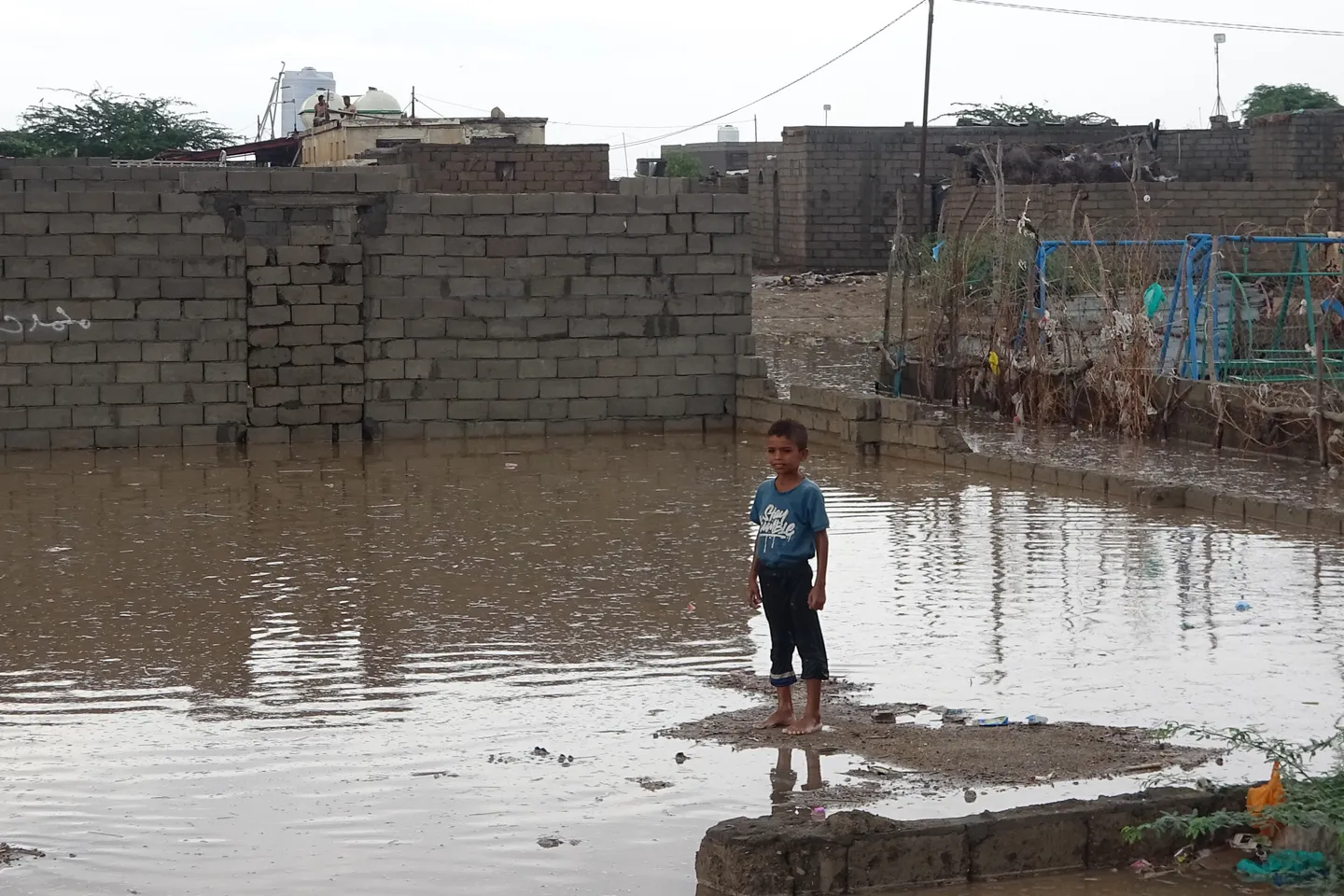At least eight killed, dozens displaced as flash floods sweep through Yemen