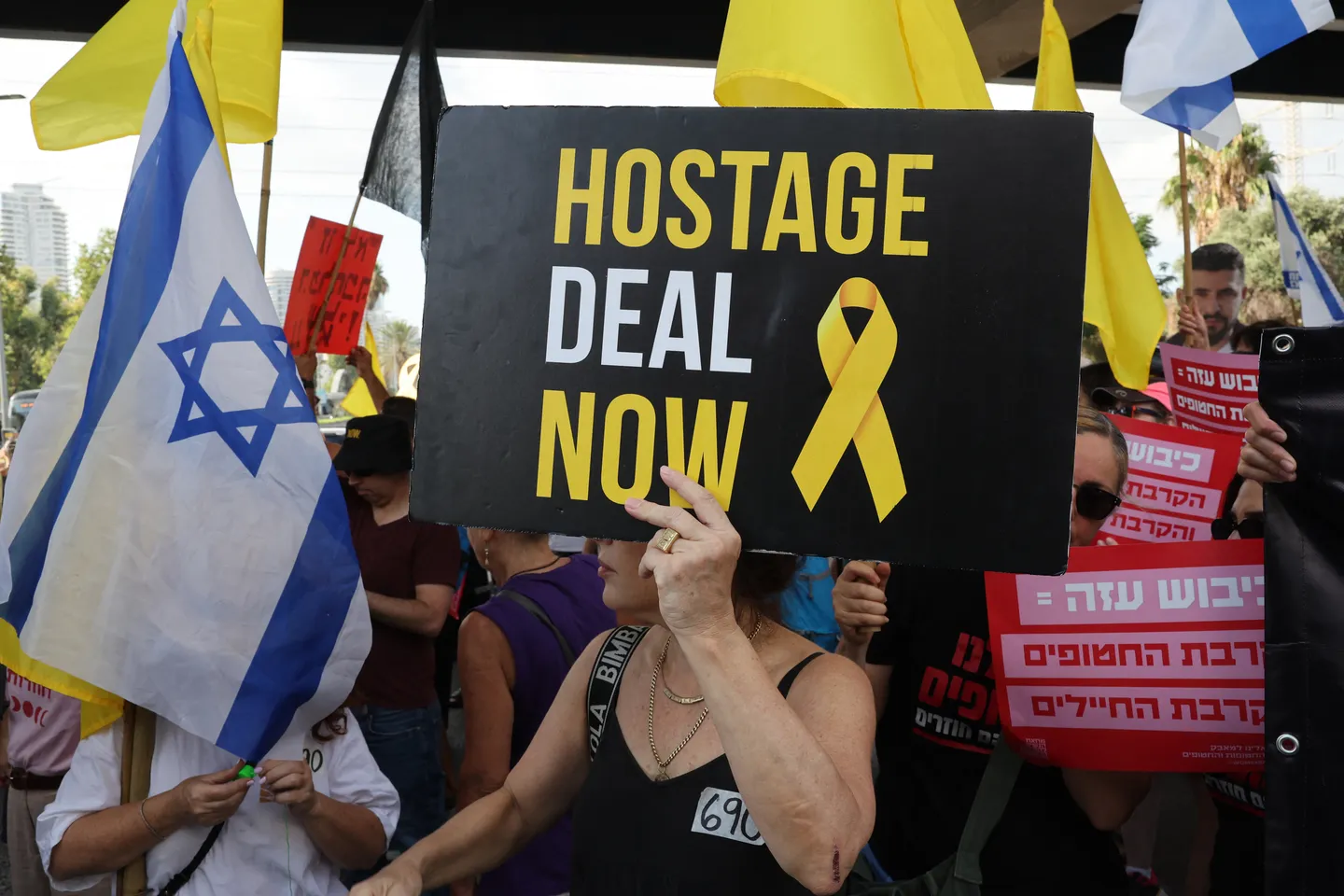 Israeli protesters call for hostage deal ahead of cabinet meeting