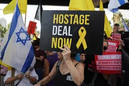 Israeli protesters call for hostage deal ahead of cabinet meeting
