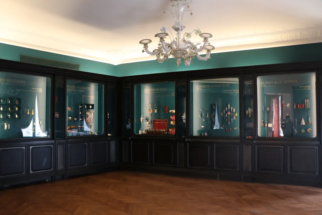 Muzej parfema u Parizu naglašava tursku ružu kao bitan sastojak francuskih mirisa