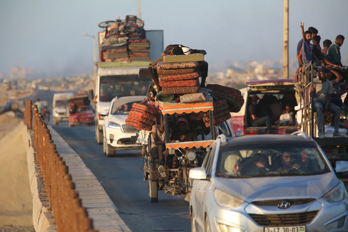 Forced mass displacement from Gaza City's northeast as Israeli attacks intensify