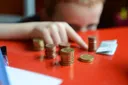 Umfrage: Ein Viertel der Eltern hat große Finanzsorgen