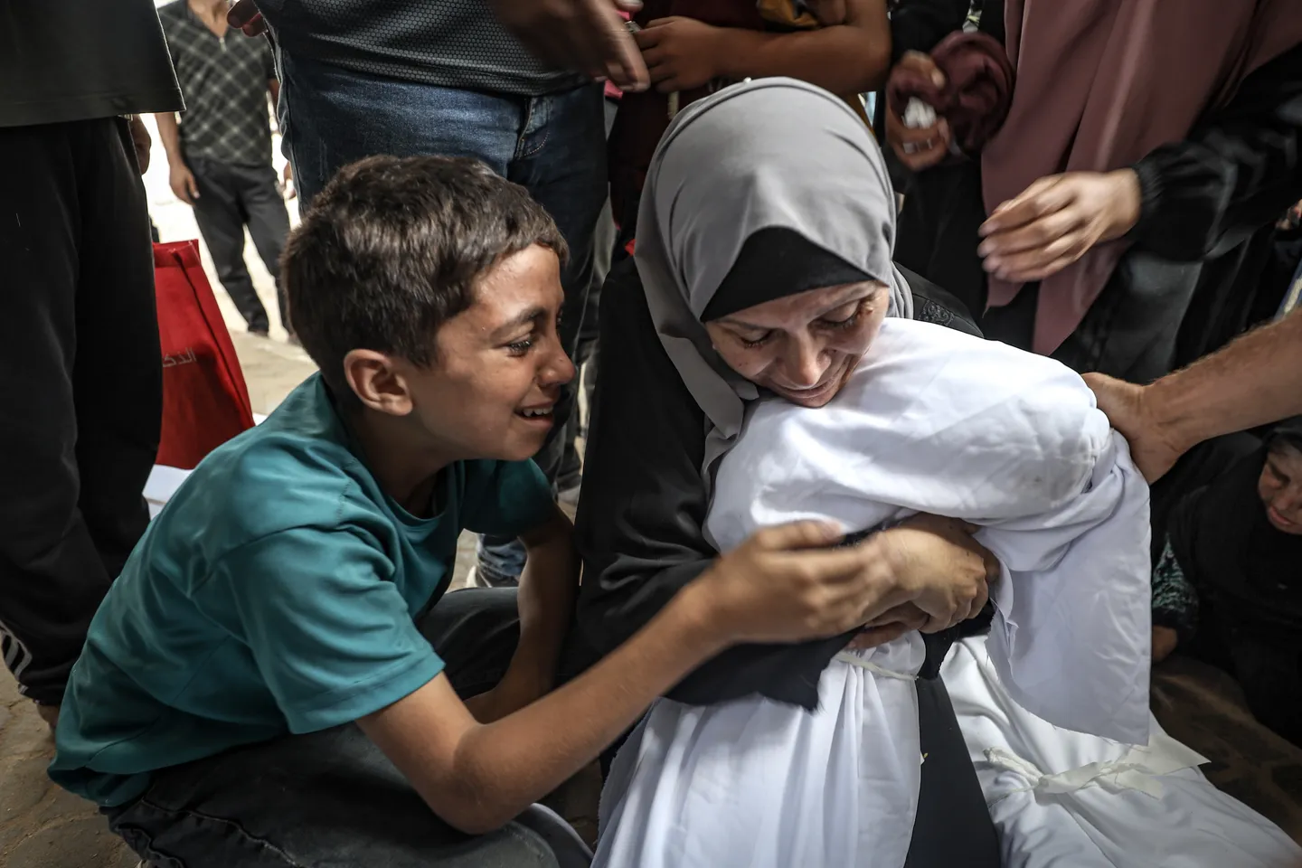 Gaza: le Hamas se dit prêt pour une trêve, Israël poursuit ses frappes meurtrières