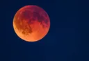 Rötliche Scheibe: Totale Mondfinsternis über Deutschland