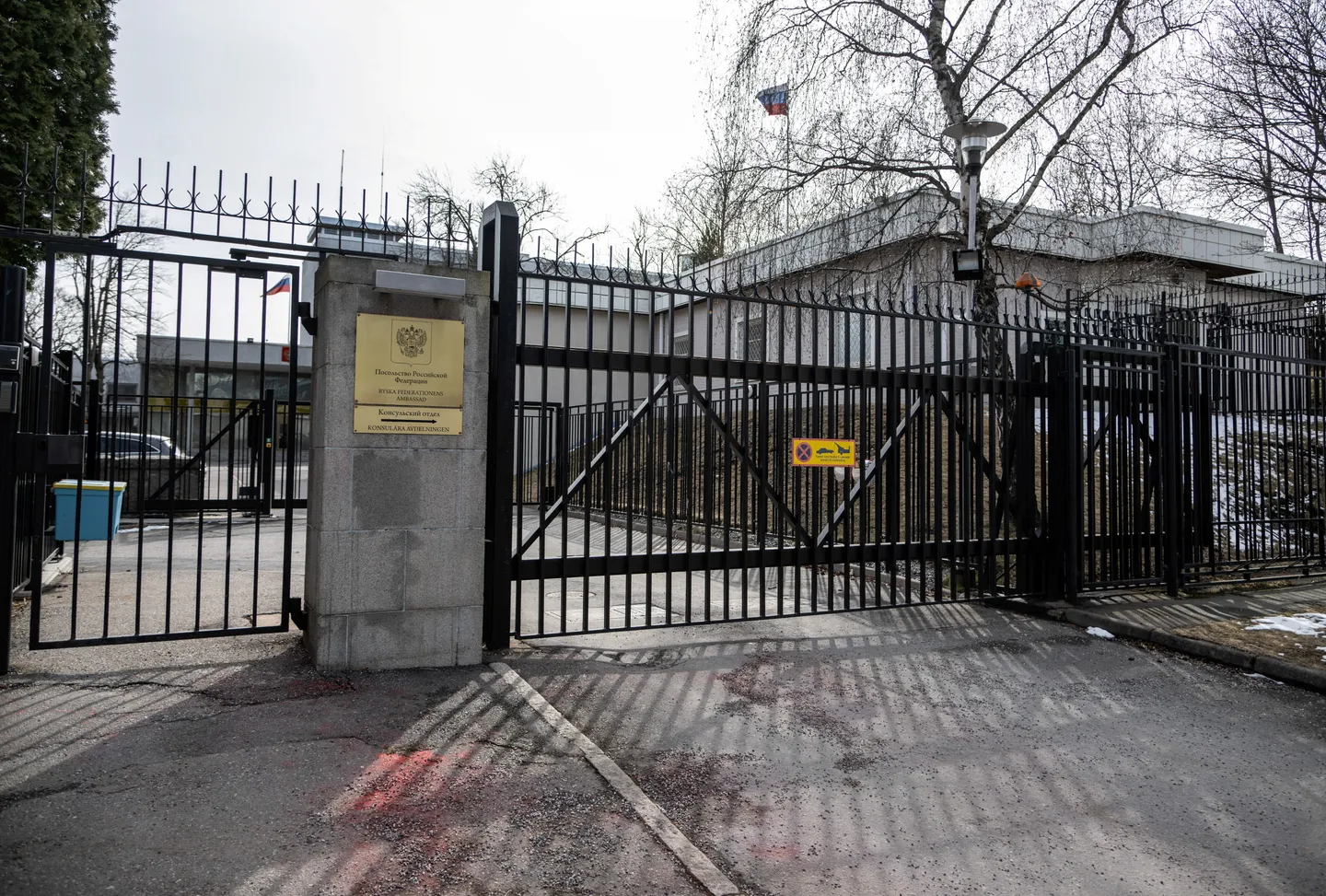Ny drönarattack med färg mot Ryska ambassaden – återkommande incident väcker diplomatiska reaktioner