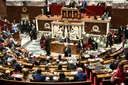 بسبب الدين العام.. البرلمان الفرنسي يصوّت بحجب الثقة عن الحكومة