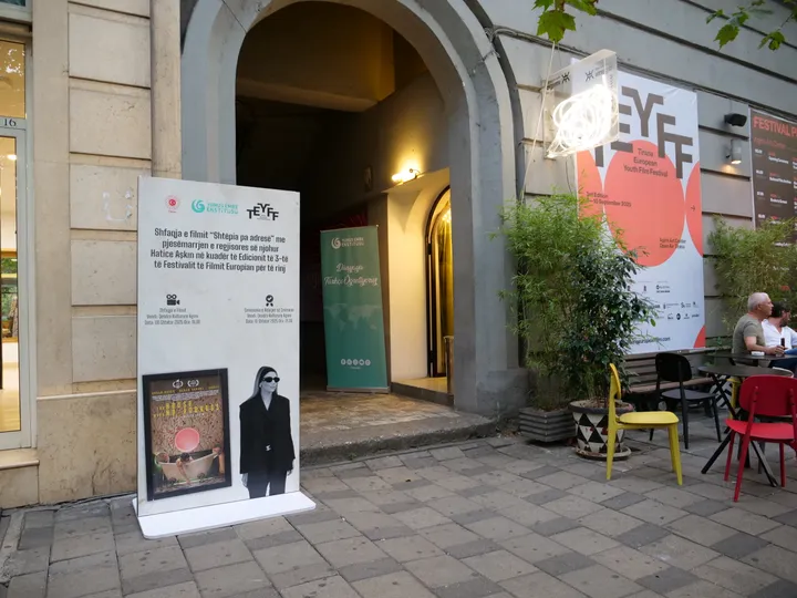 Shqipëri, shfaqet filmi turk “Shtëpia pa adresë”