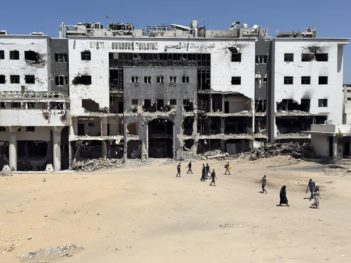 Médicos del mayor hospital de Ciudad de Gaza se resisten a evacuar: “Nos quedamos con los pacientes”