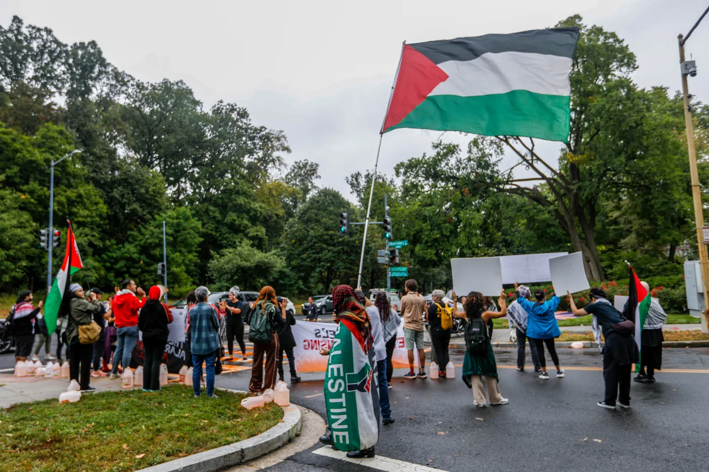 Protestë propalestineze pranë ambasadës britanike në Uashington