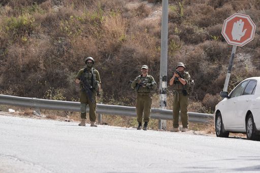 حملة اعتقالات إسرائيلية في الضفة والقدس تطول قادة "فتح" ورئيس بلدية