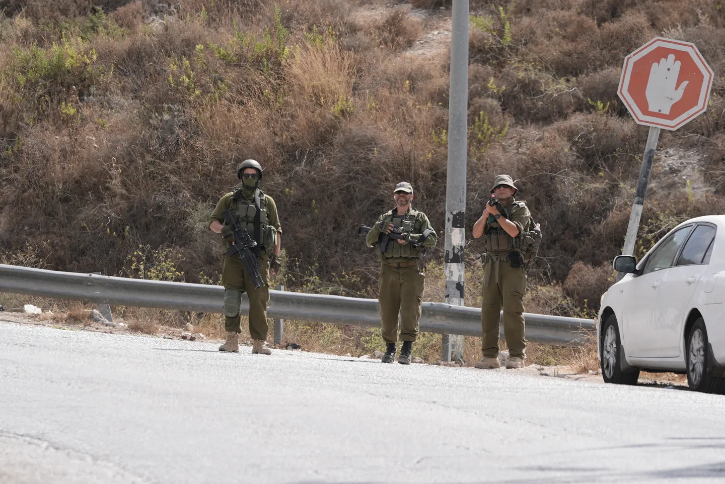 حملة اعتقالات إسرائيلية في الضفة والقدس تطول قادة "فتح" ورئيس بلدية