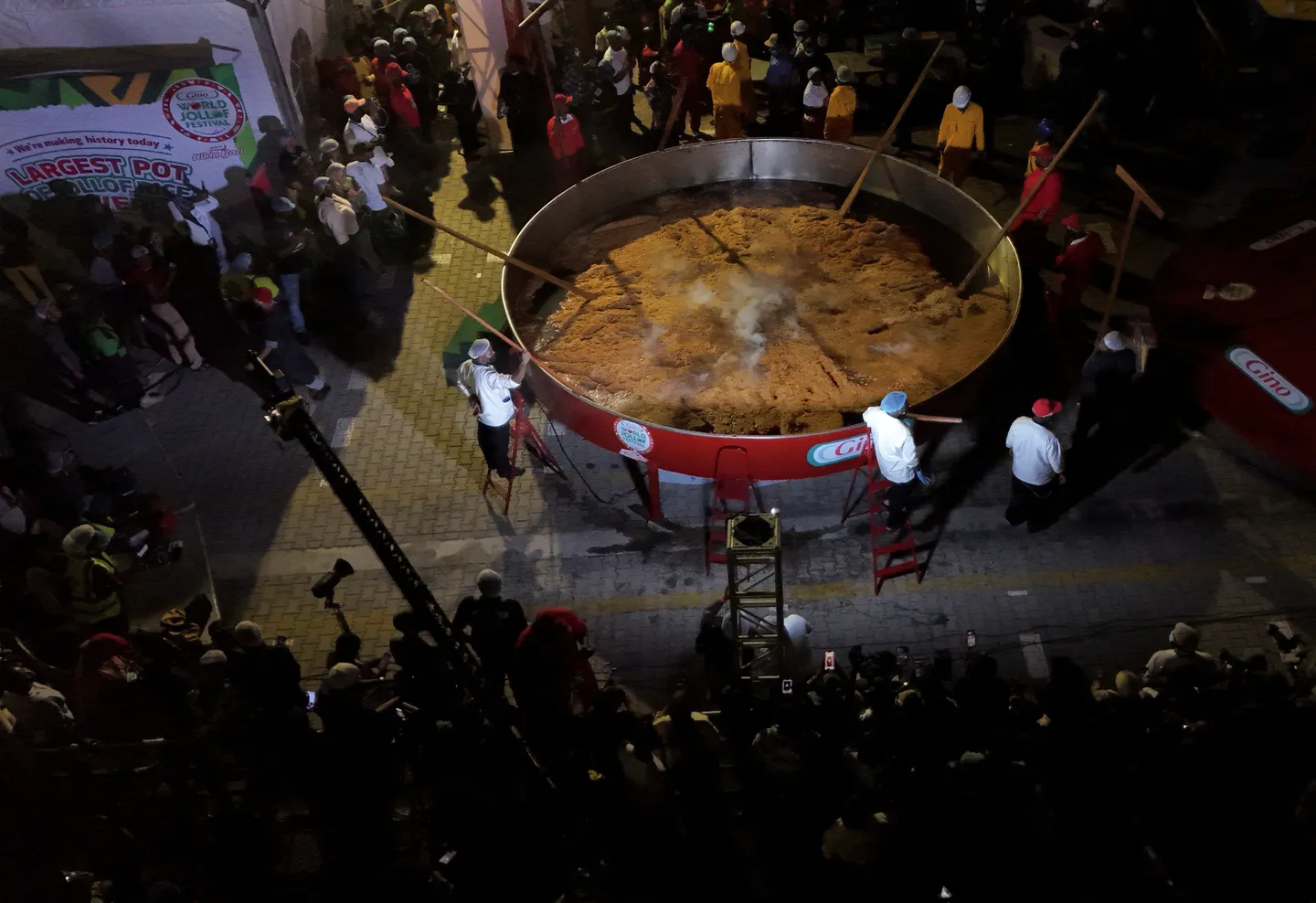 Nigerian chef completes World Record attempt for largest jollof pot of rice