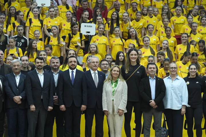 Turski odbojkaški klub VakifBank pomaže mladim talentima u BiH