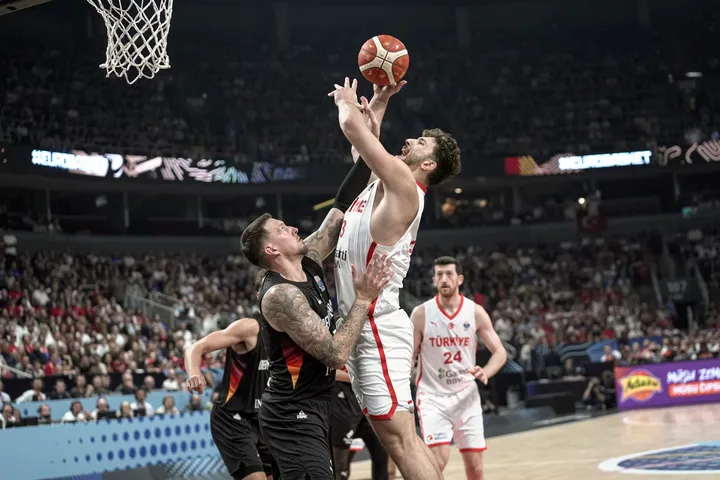 Törkiyä ir - atlar basketbol komandası YevroBasket 2025 çempionatında kömeş medal’ yawladı