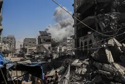 Israel ataca edificios de agencia de la ONU en Ciudad de Gaza y crece la ola de destrucción