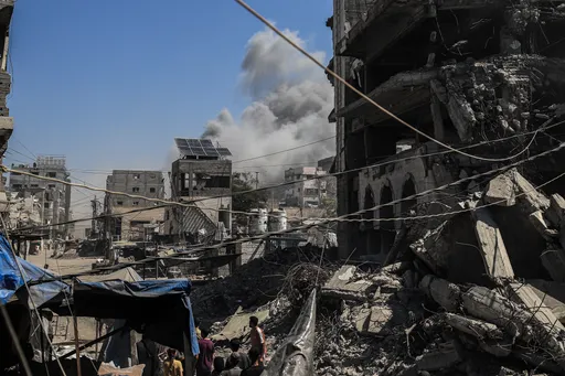 Israel ataca edificios de agencia de la ONU en Ciudad de Gaza y crece la ola de destrucción