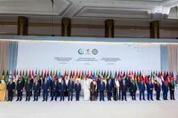 قمة الدوحة تؤكد "التضامن المطلق" مع قطر وتدعو إلى مراجعة العلاقات مع الاحتلال