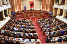Klodiana Spahiu i Agron Gjekmarkaj izabrani za potpredsjednike albanskog Parlamenta