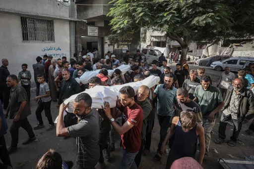 ارتفاع حصيلة الشهداء في غزة والمستشفيات تعلّق الجراحات وسط تفجيرات إسرائيلية مكثفة للأحياء