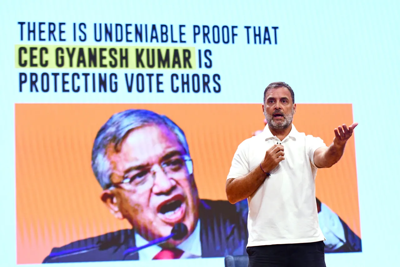 भाजपा भारतीय संविधान को खत्म करने का प्रस्ताव रख रही है: राहुल गांधी ने बर्लिन में कहा