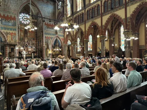 Wereldvrede herdacht in Amsterdam: “Peacewalk” voor Gaza en tegen oorlog