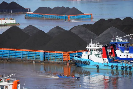 Masa depan energi bersih Indonesia berada di tengah persaingan pasokan antara AS dan China