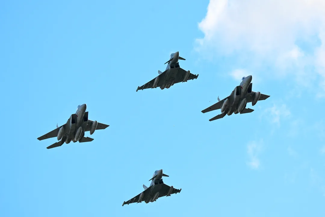 日本のF15戦闘機、初めてドイツに着陸