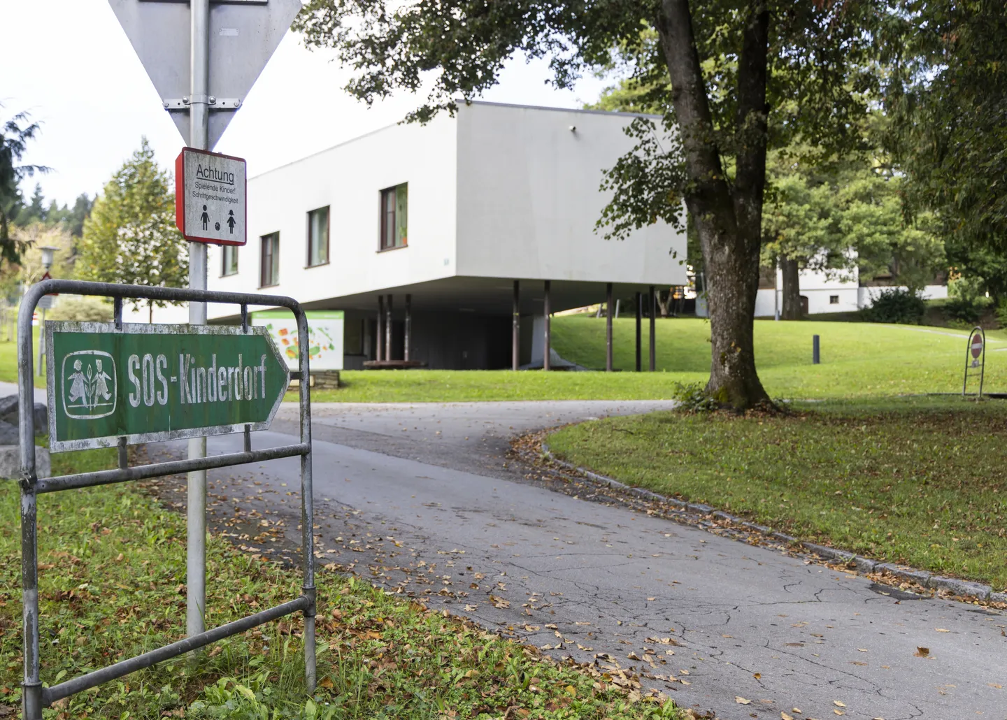 Gewaltvorwürfe gegen SOS Kinderdorf in Österreich: Geschäftsführer suspendiert