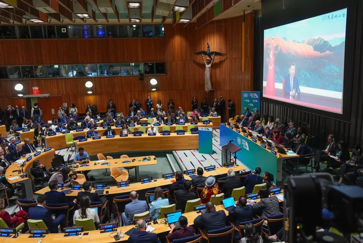 China promise say dem go cut emissions by 7-10% before 2035