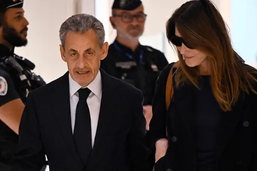 محكمة فرنسية تدين ساركوزي بالتواطؤ الجنائي في قضية التمويل الليبي لحملته الانتخابية