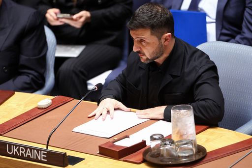 TRT World - Ukraine's Zelenskyy threatens Russian officials: End the war or find 'bomb shelters'