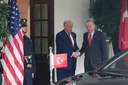 أردوغان وترمب يبحثان العلاقات الثنائية ووقف إطلاق النار بالمنطقة وتحضيرات قمة الناتو في أنقرة