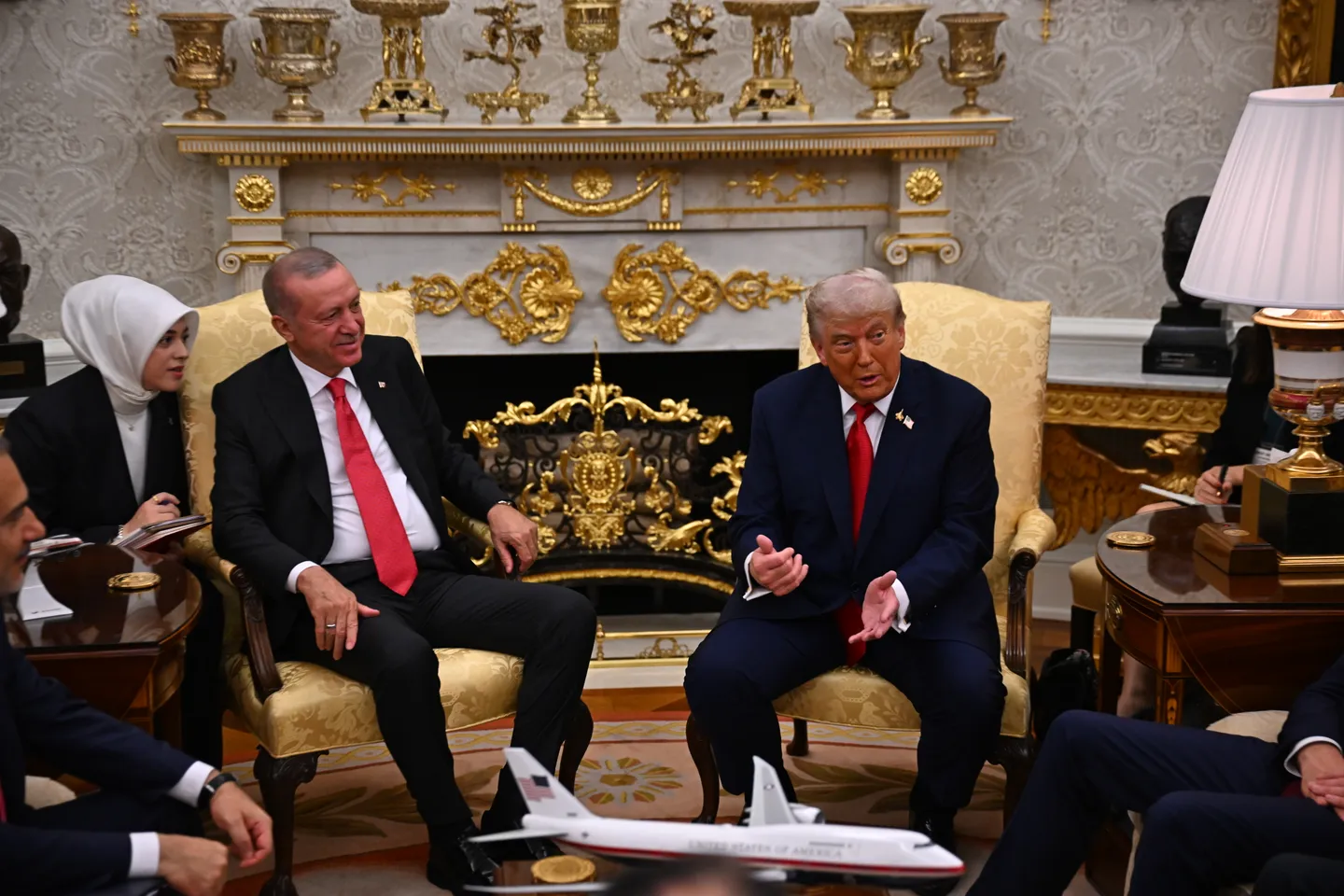 Trump et Erdogan s'engagent à resserrer leurs liens et envisagent des ventes d'avions de chasse