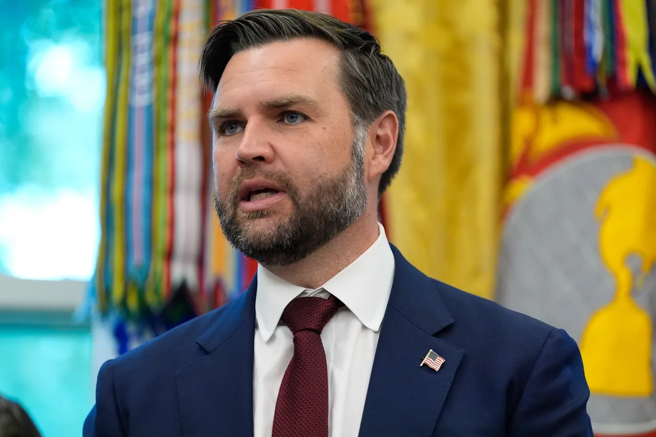 Над кортежем вице-президента США разорвался снаряд