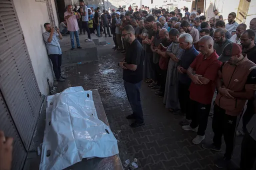 حصيلة جديدة لمجازر الاحتلال في غزة.. وتواصل استهداف مآوي النازحين بالغاز وسط الحصار والتجويع