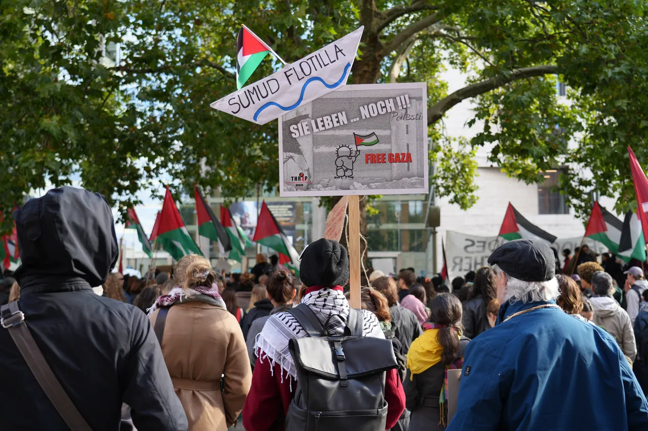 „Viva Palestina“ vor dem Auswärtigen Amt: Aktivisten setzen Zeichen gegen Gaza-Blockade