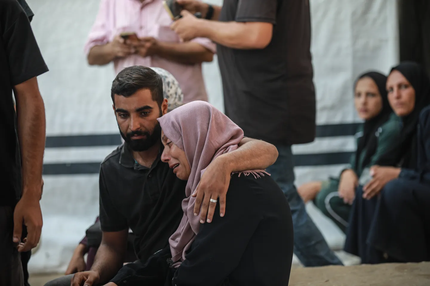 Israel mantiene "bombardeos implacables" en Gaza pese a respuesta de Hamás y pedido de Trump
