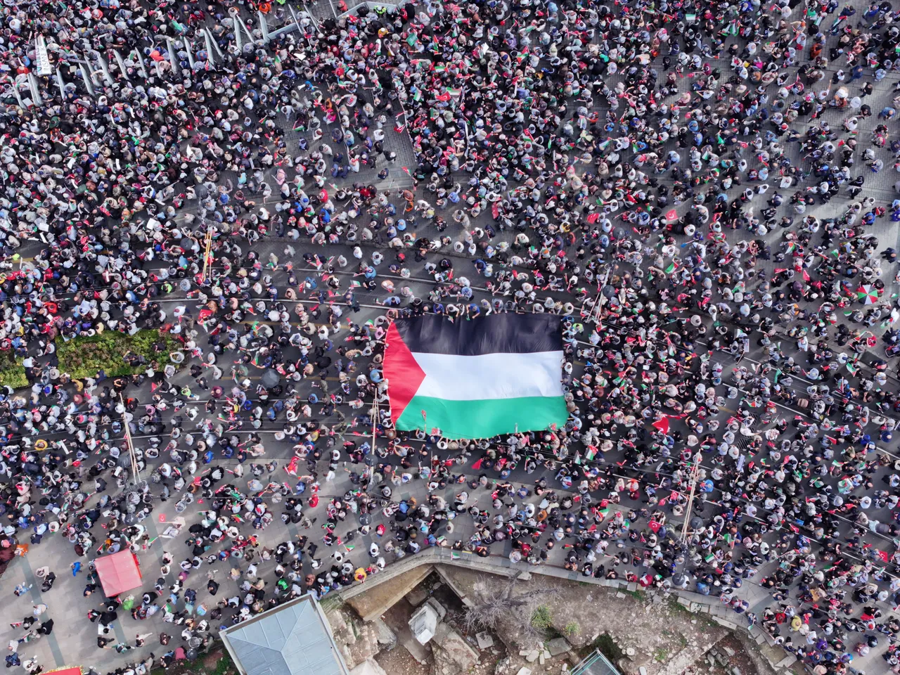 Zehntausende demonstrieren in Istanbul und Amsterdam gegen Gaza-Krieg