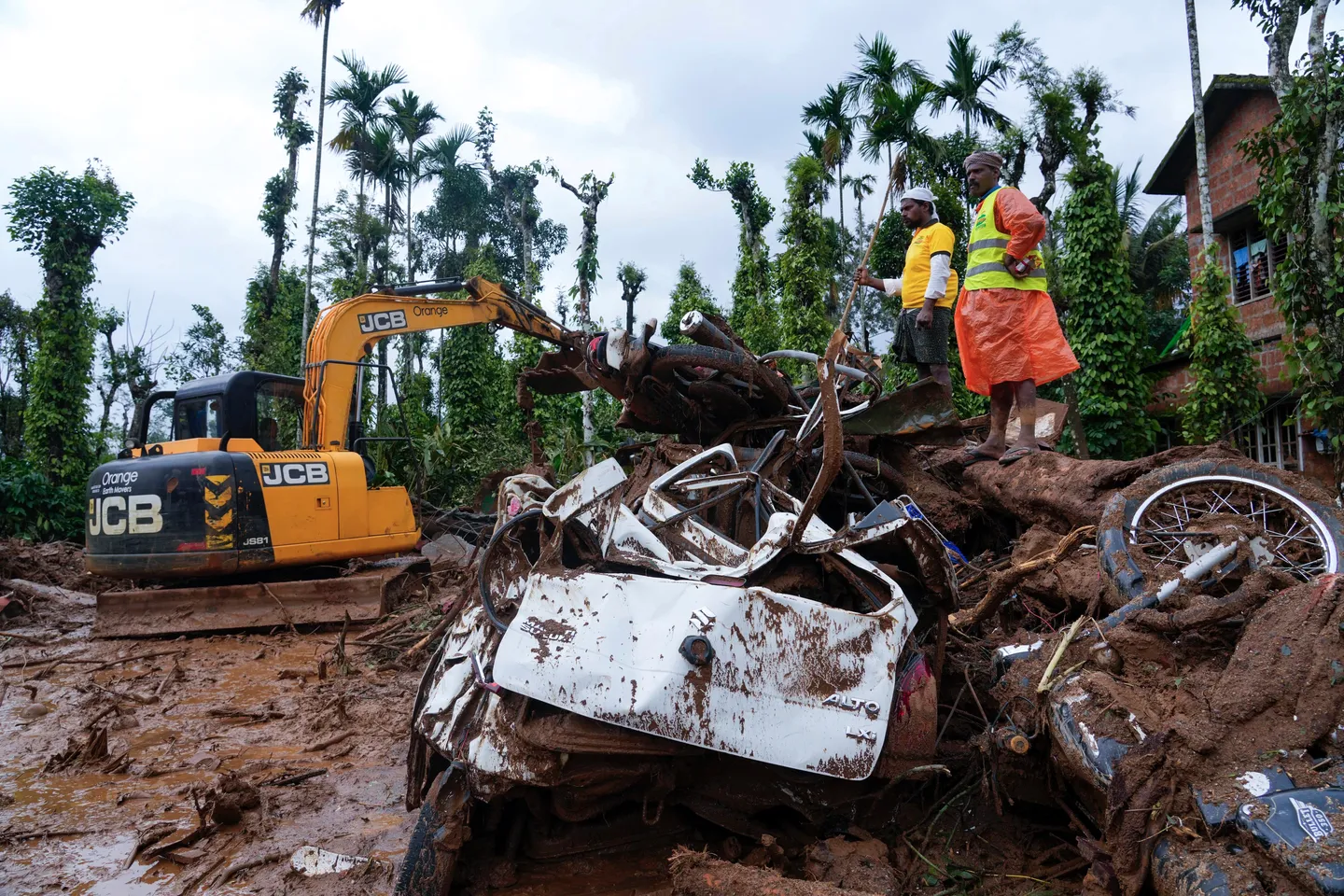 At least 18 killed after landslide hits bus in northern India