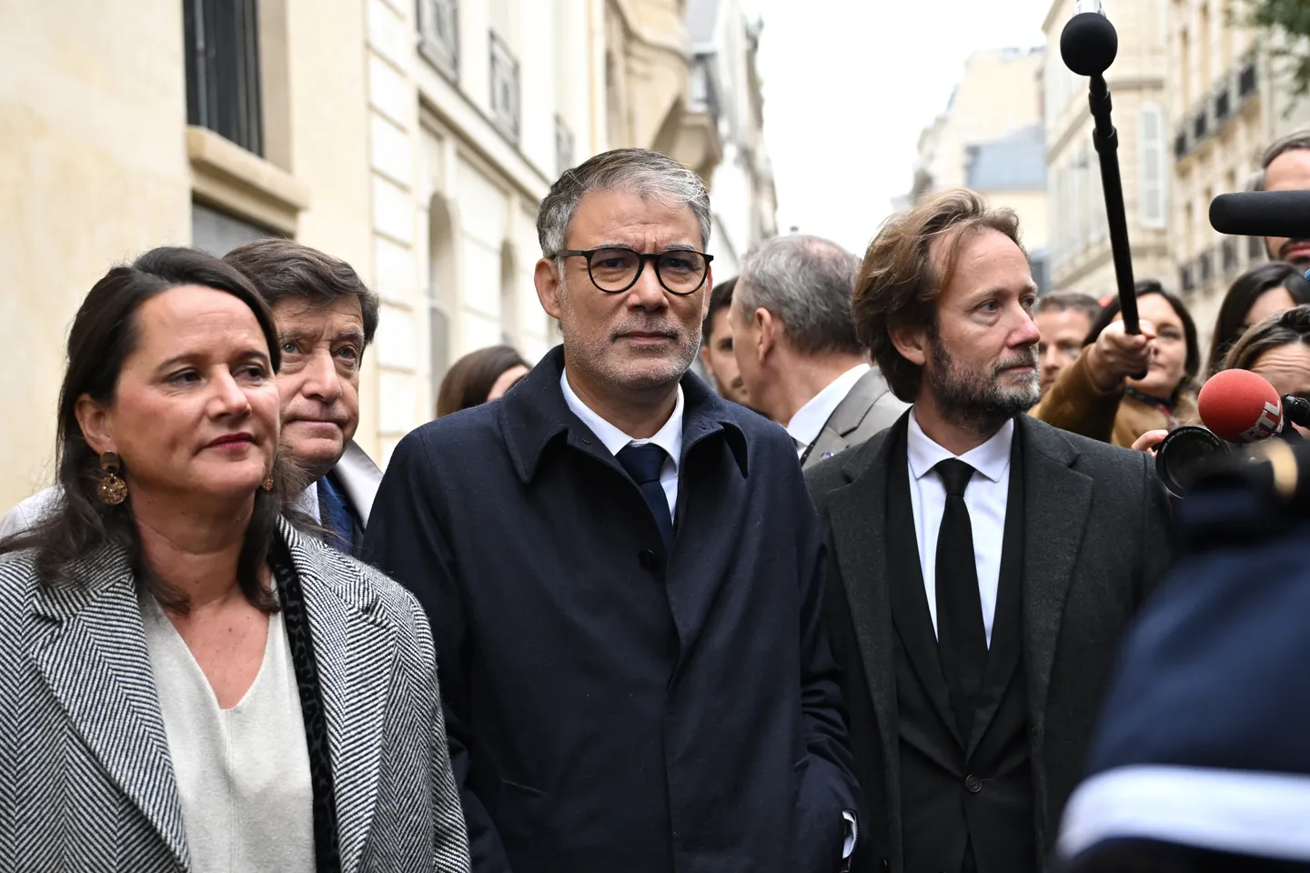 Consultations en France: Lecornu cherche la formule magique