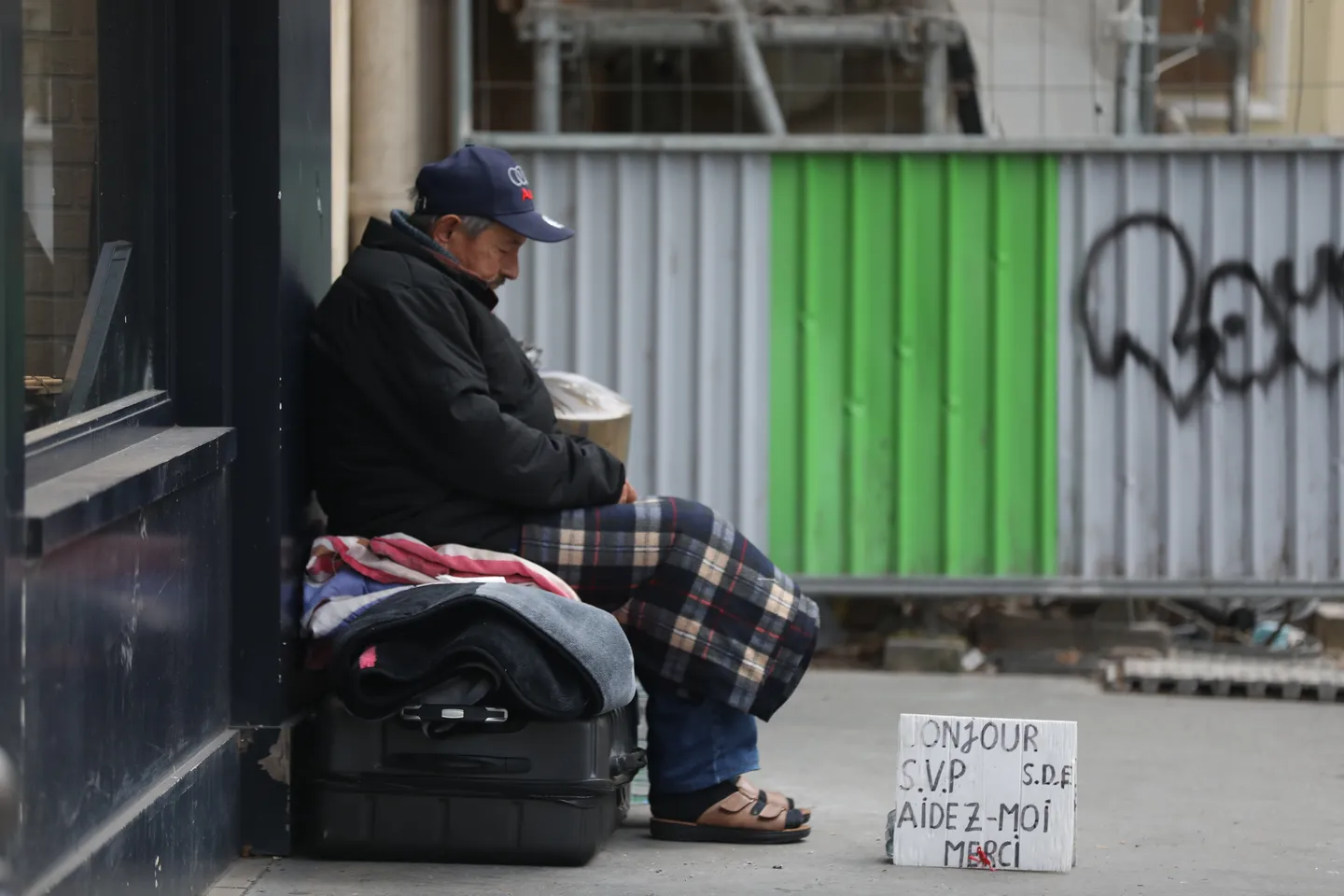 Broj beskućnika u Francuskoj porastao na 350.000 uslijed stambene krize